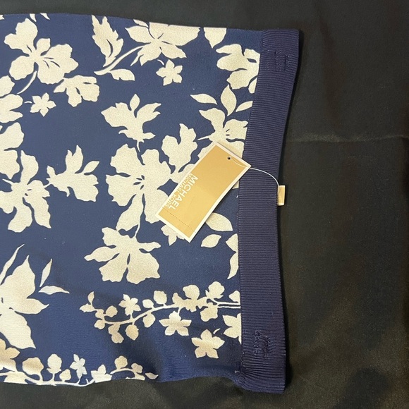NWT Michael Kors Navy and White Floral Top - Picture 7 of 8